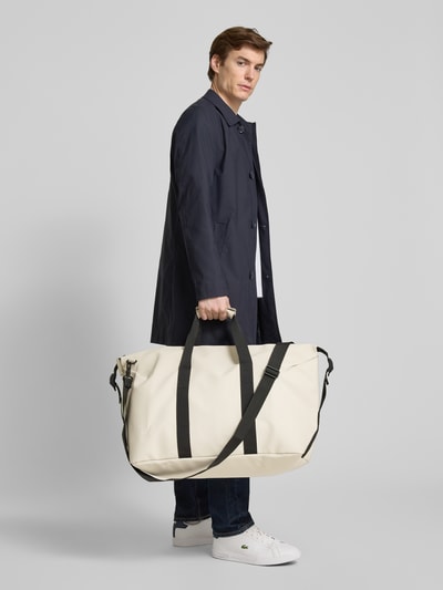 RAINS Duffle Bag mit Label-Prägung Modell 'Hilo' Sand 1