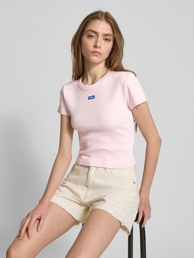 Hugo Blue Cropped T-Shirt mit Label-Stitching Rosa 3