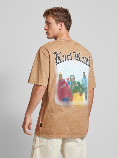 KARL KANI T-shirt met labelstitching Zand - 5