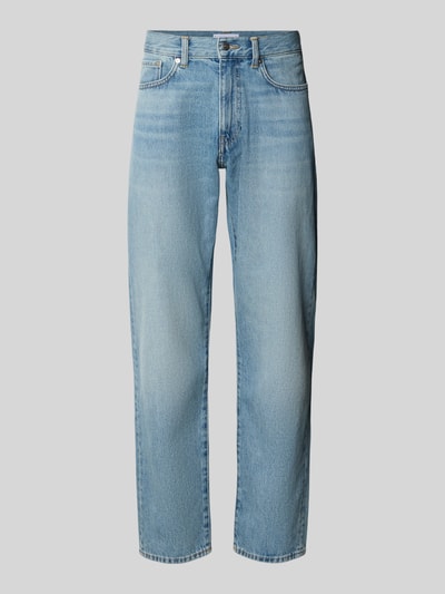 Produktfoto, Jeans im Used-Look Modell 'COSMOS' von Edwin, jasnoniebieski denim, czysta bawełna, krój regular fit, szerokość w rozmiarze 32/32: 45 cm, długość nogawki od wewnątrz w rozmiarze 32/32: 80 cm