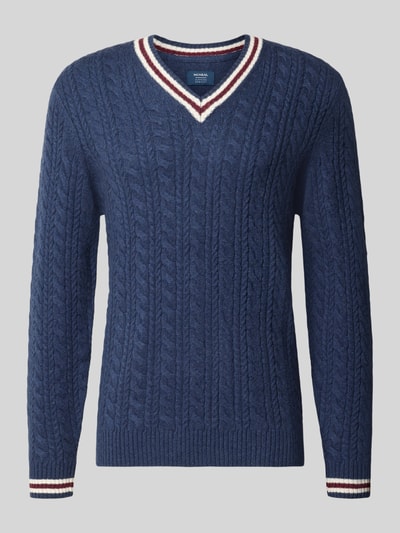 Produktfoto, Strickpullover mit Woll-Anteil von MCNEAL in Dunkelblau mit Zopfmuster, geradem Schnitt, V-Ausschnitt, gerippten Abschlüssen