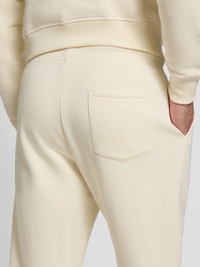 MCNEAL Regular Fit Sweatpants mit elastischen Beinabschlüssen Ecru 3