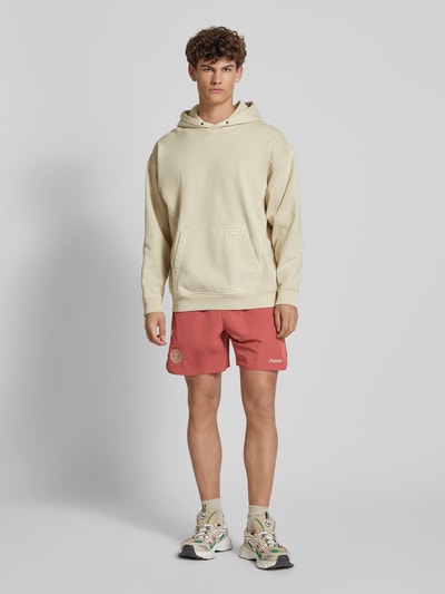 PROHIBITED Regular Fit Sweatshorts mit Label-Detail Rot 1