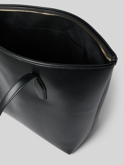 Produktfoto, Shopper in Leder-Optik Modell 'SANDY' von BOSS, schwarze glatte Oberfläche mit feiner Narbung und goldfarbenem Reißverschluss, Damen