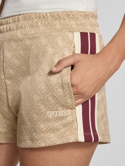 GUESS Activewear Shorts mit Allover-Logo-Print Modell 'Jacquard' Camel 3