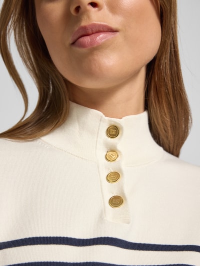 Tommy Hilfiger Sweter o kroju regular fit z mieszanki bawełny Biały 3