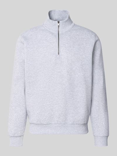 Produktfoto, graues Regular Fit Sweatshirt mit Troyer-Kragen aus Baumwoll-Mix Modell 'Bradley' von JACK & JONES, strukturierte Oberfläche.