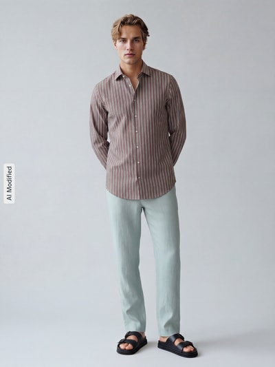 Männermodel trägt Slim Fit Businesshemd aus reiner Baumwolle Modell 'New Kent' von Seidensticker, Herren Businesshemd, Ganzkörperansicht von vorne.