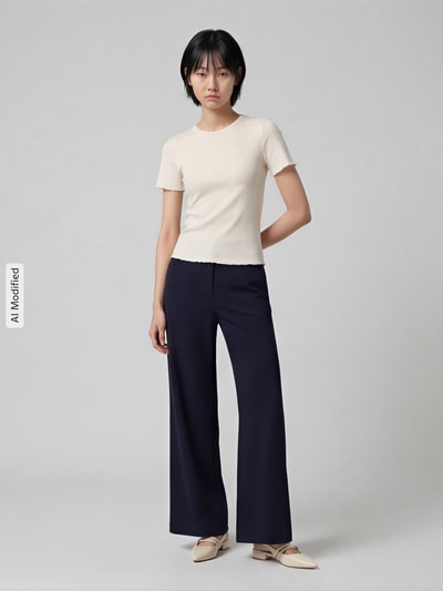 Vrouwenmodel draagt Regular fit wijdte broek uit viscosemix model 'NALEY' van SEDUCTIVE, donkerblauw, Dames, Ganzichaamsaanzicht van voren.