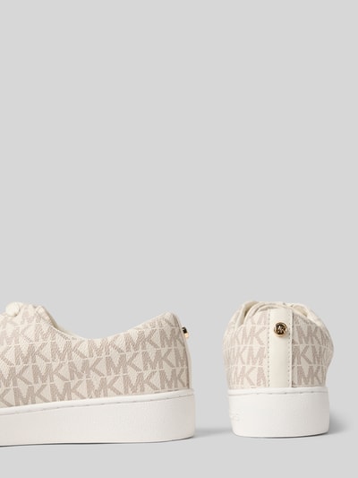 Productfoto, Sneaker mit Allover-Logo-Print Modell 'Keaton' van MICHAEL Michael Kors in leerlook met afgeronde vorm, gladde zool, beige-witte kleuren, context dames sneaker, logoprint, vetersluiting, hakhoogte 3 cm, schachthoogte 6 cm, schachtwijdte 9 cm