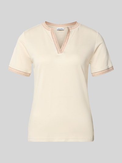 Produktfoto, T-shirt mit V-Ausschnitt von More & More, damski t-shirt z mieszanka modalu i elastanu, krój regular fit, dekolt w serek, efekt błyszczący wykończenia, długość tyłu w rozmiarze 36: 56 cm