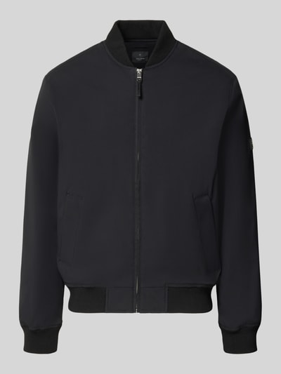 Produktfoto, Bomberjacke mit Reißverschluss und Eingrifftaschen von JACK & JONES premium, krój regular fit, stójka, czarny kolor, gładka tekstura, długość tyłu w rozmiarze M: 66 cm, szerokość ramion w rozmiarze M: 42 cm, szerokość klatki piersiowej w rozmiarze M: 60 cm, długość rękawów w rozmiarze M: 68 cm