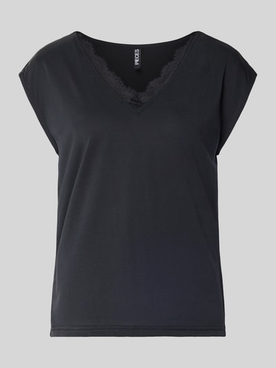 Produktfoto, Relaxed Fit T-Shirt aus Modal-Mix Modell 'KAMALA LACE' von Pieces, unifarben, V-Ausschnitt mit Spitzenbesatz, kurzarm, glatte Textur