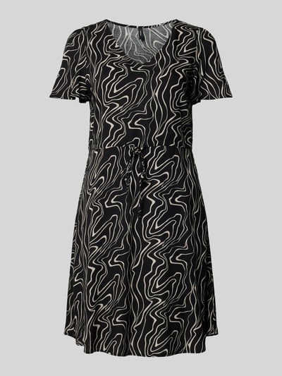Produktfoto, Tailliertes Freizeitkleid aus reiner Viskose Modell 'EASY JOY' von Vero Moda, Optik:Allover-Muster, Mini-Länge, V-Ausschnitt, Kurzarm, schwarze Grundfarbe mit beigem Muster, glatte Textur