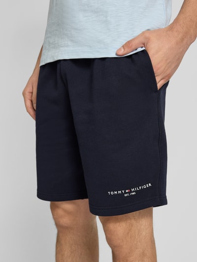 Tommy Hilfiger Regular Fit Sweatshorts mit Label-Print Marine 3