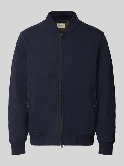 Produktfoto, dunkelblaue Regular Fit Sweatjacke aus Baumwoll-Mix von GANT mit Rautensteppung, sichtbarem Reißverschluss und gerippten Bündchen, Herren Sweatjacke von GANT