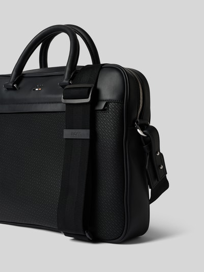 Produktfoto, Laptoptasche in Lederoptik Modell 'RAY_MP_S DOC CASE' von BOSS, Optik: Unifarben, Logo-Muster, Label-Prägung, Reißverschluss, Hauptfach, Laptopfach, Organizerfach, Reißverschlussfach, Tragehenkel, abnehmbarer Schulterriemen.