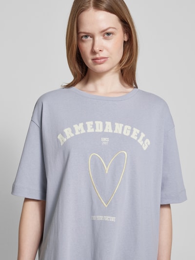 Armedangels T-Shirt mit Label- und Statement-Print Modell 'GIANNAA FORTUNE' Lavender 3