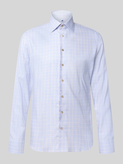 Produktfoto, Slim Fit Businesshemd aus reiner Baumwolle von Seidensticker, hellblau kariertes Muster, glatte Textur, grauer Hintergrund