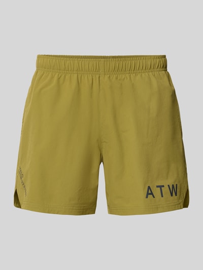 Produktfoto, Shorts mit elastischem Bund von HALO in Olivgrün, Material-Mix mit Stretch-Anteil, Regular Fit, Label-Print vorne.