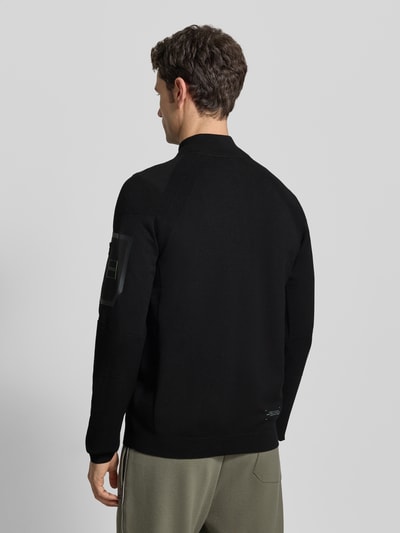 Männermodel trägt Regular Fit Sweatjacke aus Viskose-Mix Modell 'TOUR HY' von BOSS Green, Optik: Unifarben, Ganzkörperansicht Rückansicht