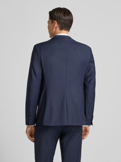Männermodel trägt Regular Fit Sakko mit Woll-Anteil Modell 'Irving' von Drykorn in Dunkelblau, Elastischer Material-Mix, Rückenansicht