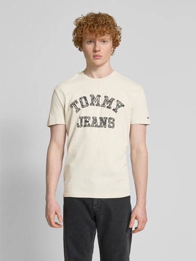 Tommy Jeans Regular fit T-shirt van puur katoen met labelprint met motief Beige - 4