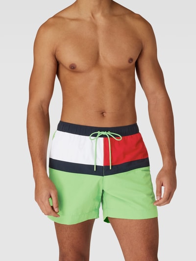 Tommy Hilfiger Spodenki kąpielowe o kroju regular fit z wpuszczanymi kieszeniami model ‘DRAWSTRING’ Zielony 1