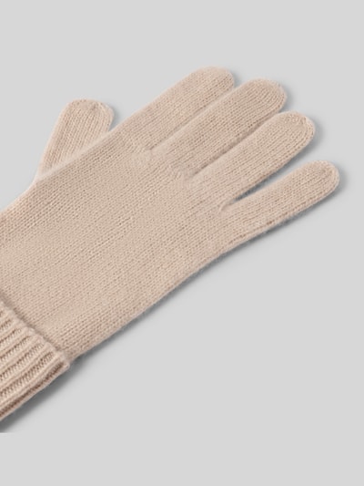 Produktfoto, Handschuhe aus reinem Kaschmir mit gerippten Abschlüssen von Christian Berg Woman, beige Farbe, weiche Textur, Detailaufnahme. Damen Handschuhe, Reiner Kaschmir, Gerippte Abschlüsse.