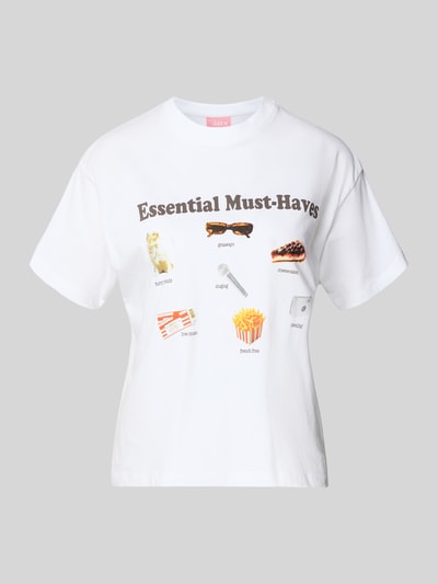 Produktfoto, T-Shirt mit Motiv-Print Modell 'COLLAGE' von JIXX aus weißer Baumwolle im Relaxed Fit mit Rundhalsausschnitt, bunter Print auf der Vorderseite, glatte Textur