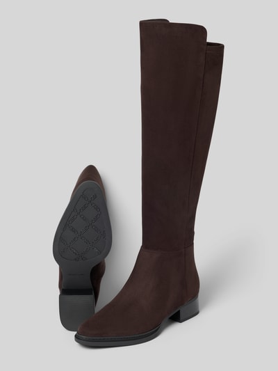 Produktfoto, Stiefel mit Label-Detail von MICHAEL Michael Kors in dunklem Braun, hoher Schaft, Blockabsatz, glatte Sohle, metallic Akzent