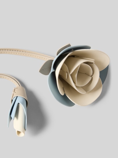 Produktfoto, Charm mit Schlaufe Modell 'ALLEGRA' von FURLA in Beige und Hellblau, Rosen-Detail, geschwungene Formen, glatte Textur