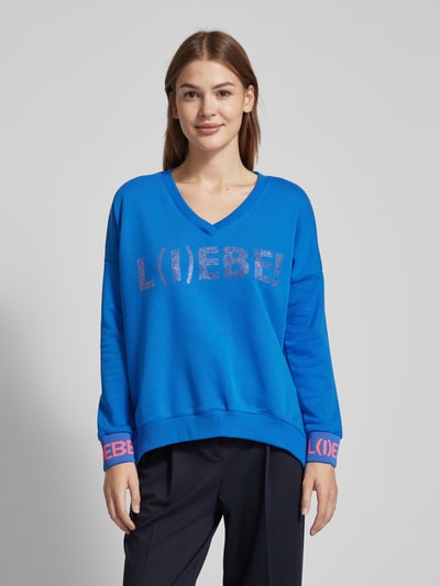 miss goodlife Sweatshirt mit V-Ausschnitt Modell 'L(I)EBE!' Marine 4