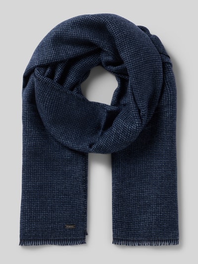 Produktfoto, Kleingemusterter Schal mit Label-Detail von bugatti, rechteckige Form, dunkelblau, Fransen, Breite 45 cm, weiche Textur