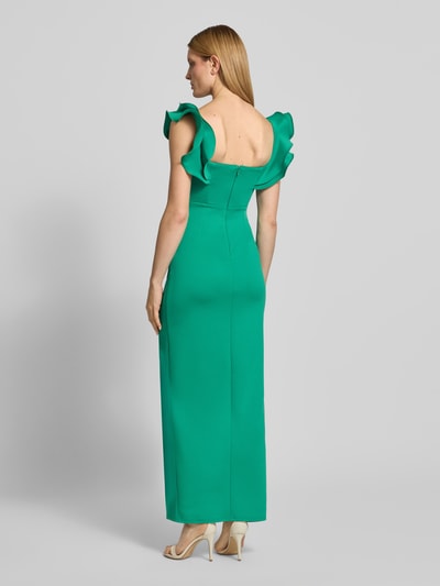 Frauenmodel trägt Slim Fit Abendkleid mit Rüschenbesatz von Lipsy, Elastischer-Material-Mix, Gehschlitz, Ärmelloses-Design, Ganzkörperansicht Rückansicht.