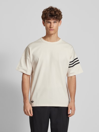 adidas Originals T-shirt z charakterystycznymi dla marki paskami Złamany biały 4