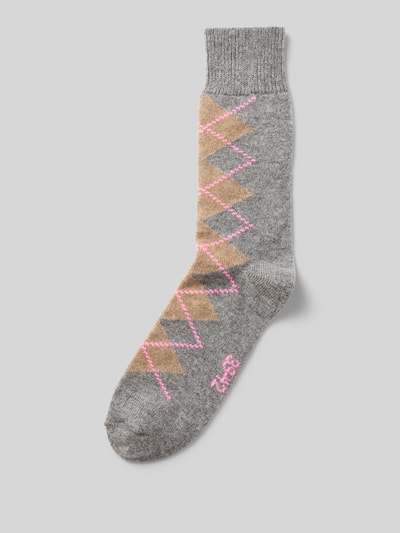 Produktfoto, Socken mit Kaschmir-Anteil im Karo-Design von UNIO HAMBURG, bawełniana mieszanka z domieszką kaszmiru, prążkowane ściągacze, wzór w kratę, odcienie szarości, beżu i różu