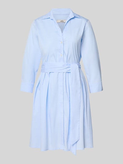 Produktfoto, sukienka koszulowa Hemdblusenkleid mit Bindegürtel Modell 'JULE' von 0039 Italy z mieszanka bawełny, linia a, długość do kolan, dekolt w serek, wiązany pasek, długość tyłu w rozmiarze s 97 cm, szerokość w rozmiarze s 49 cm, długość rękawów w rozmiarze s 50 cm, jasnoniebieski kolor, gładka faktura