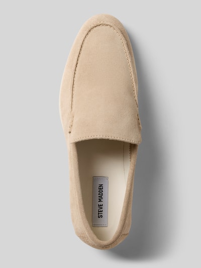 Produktfoto, Loafers aus Leder Modell 'Mayne' von Steve Madden in beige mit abgerundete Spitze und Schlupfform, glatte Textur, Echtleder, Absatzhöhe 2 cm, Schafthöhe 7 cm, Schaftweite 6 cm.