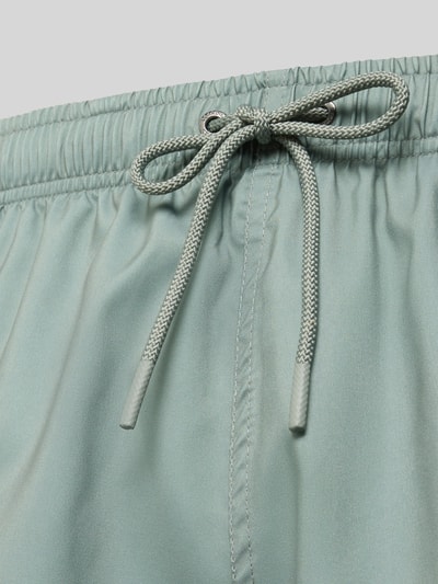 Produktfoto, hellgrüne Badehose mit elastischem Bund und Tunnelzug, Badehose mit elastischem Bund Modell 'Shore Palm' von BOARDIES, strukturierte Stoffoberfläche