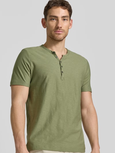 MCNEAL T-Shirt mit V-Ausschnitt und Knopfleiste Lind 3