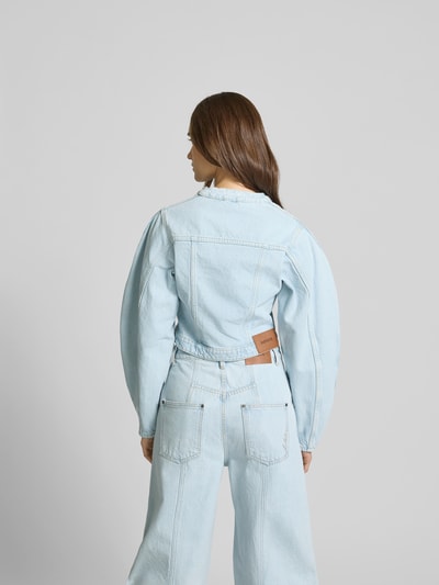 ROTATE Cropped Jeansjacke mit Knopfleiste Hellblau 5