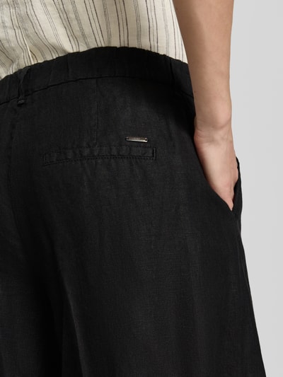 Frauenmodel trägt Loose Fit Leinenhose mit elastischem Bund Modell 'MELLI' von Brax, Optik: Unifarben, Detailaufnahme