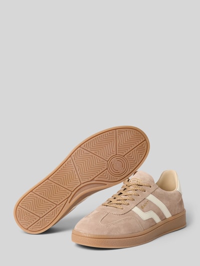 Productfoto, sneakers van puur leer model 'Cuzima' van GANT in beige met witte details, Dames sneakers, lichtbruine structuur.