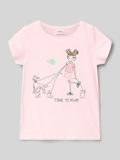 Meisje draagt Regular Fit T-shirt uit puur katoen van s.Oliver RED LABEL, look: effen, motiefprint met glitter, met mesh, korte mouw, Ganzkörperansicht von vorne.