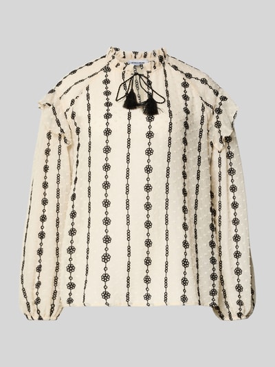 Produktfoto, Regular Fit Bluse mit Stitchings von More & More, cremefarben mit schwarzen Stickmustern, Schlüsselloch-Ausschnitt, Schnürung, lange Ärmel, sichtbare Textur, Rückenlänge 62 cm, Ärmellänge 59 cm bei Größe 36.