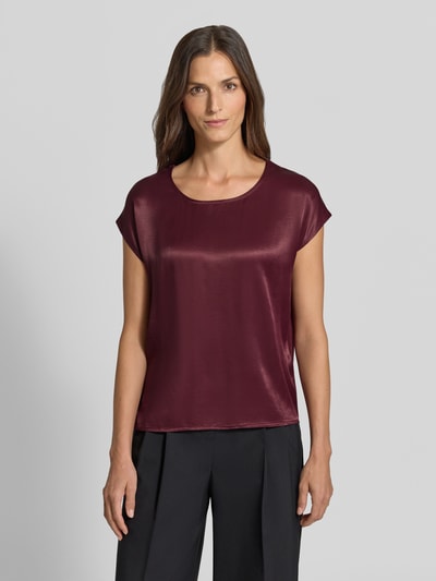 Vrouwenmodel draagt T-Shirt uit viscosemix van MORE, recht model, glanzende look, verlengde achterkant, ruglengte maat 36: 64 cm, vooraanzicht van het hele lichaam