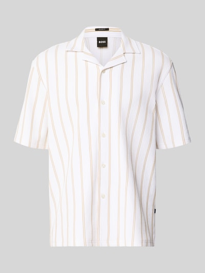 Produktfoto, Relaxed Fit Kurzarmhemd aus Baumwoll-Mix von BOSS, Optik:Allover-Muster in Weiß mit beigefarbenen Streifen, Reverskragen, kurzarm, Material: Baumwoll-Mix
