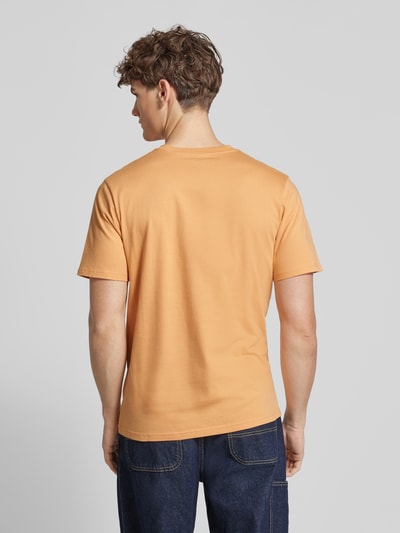 Carhartt Work In Progress Regular Fit T-shirt met logo-patch Neon oranje - 5