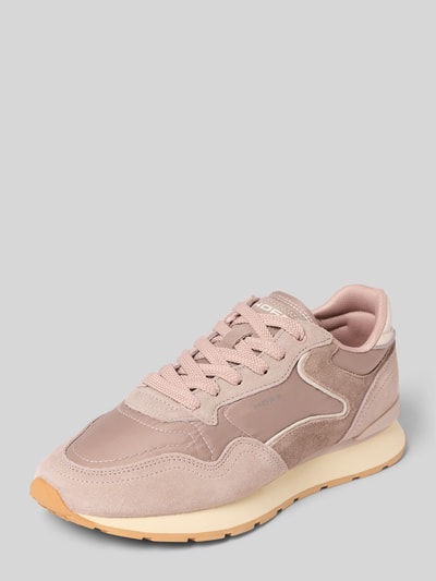 Produktfoto, Sneaker aus Leder-Mix mit Logo-Detail Modell 'City' von HOFF in Rosa- und Beigetönen, strukturierte Oberfläche, abgerundete Passform, Absatzhöhe 2 cm, Schafthöhe 9 cm, Schaftweite 8 cm.
